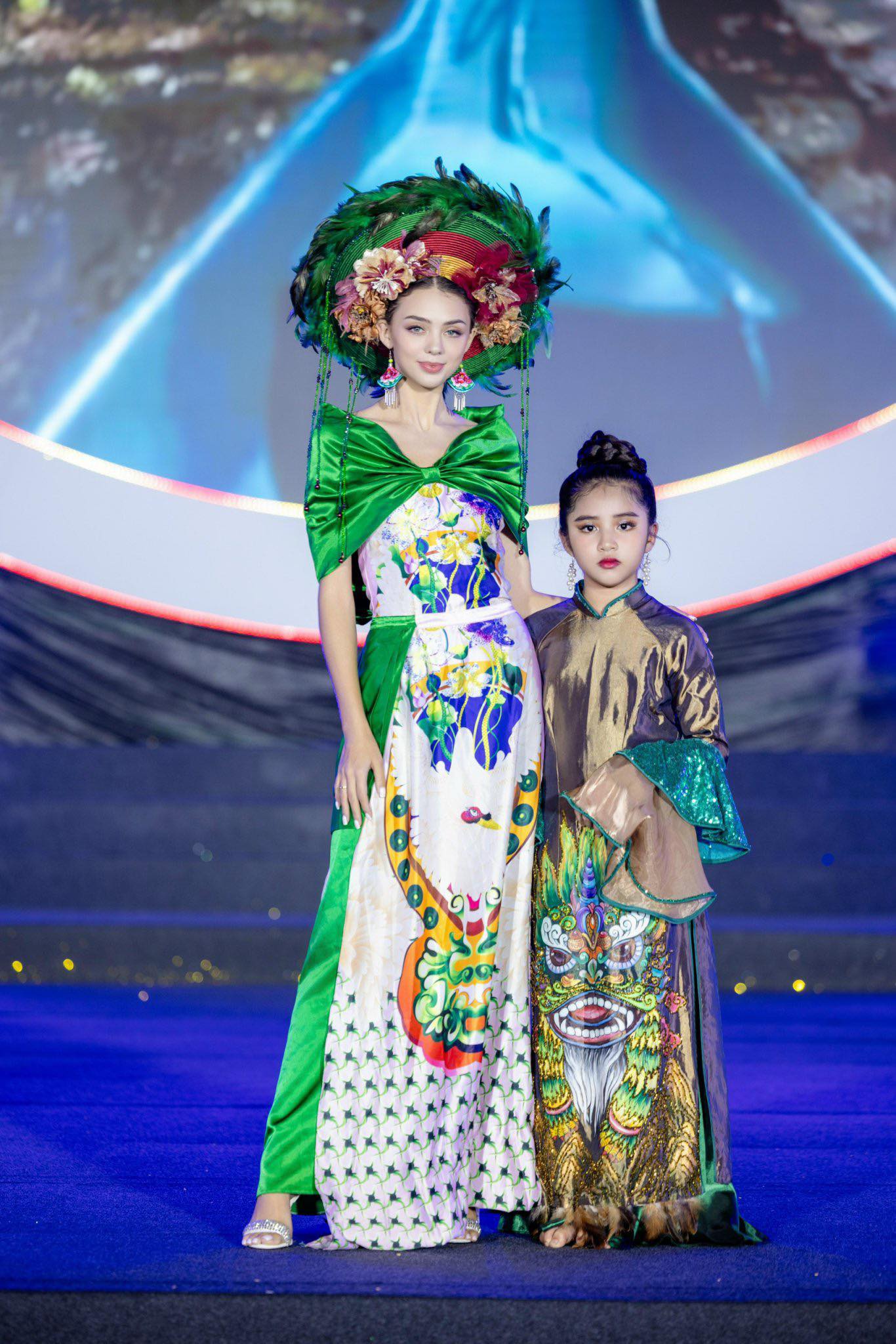Siêu mẫu Dianka - bà xã thủ môn Bùi Tiến Dũng và Á quân Toả sáng thiên thần nhí - Nguyễn Minh Châu. Ảnh: Nhân vật cung cấp