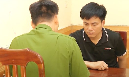 Cơ quan Cảnh sát điều tra, Công an quận Ba Đình ghi lời khai đối tượng Nguyễn Diên Phương. Ảnh: Công an TP Hà Nội