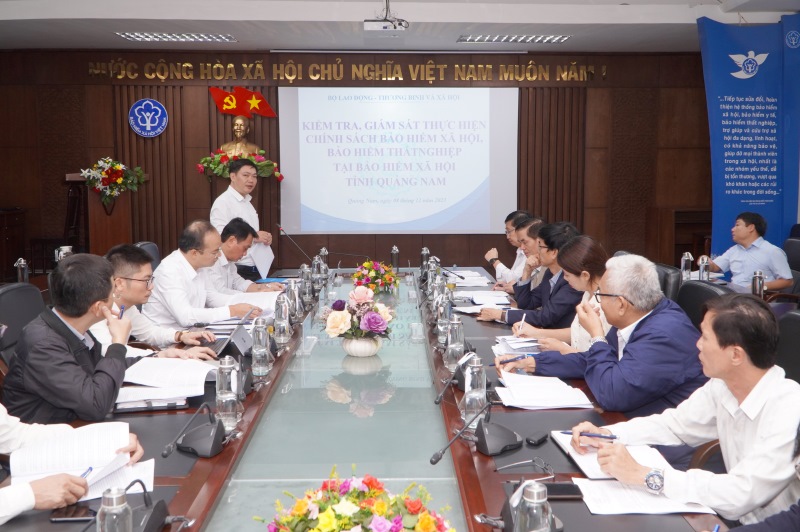 Đoàn thanh tra, giám sát việc thực hiện chế độ BHXH làm việc tại Quảng Nam ngày 8.12.2023. Ảnh: BHXH Quảng Nam.