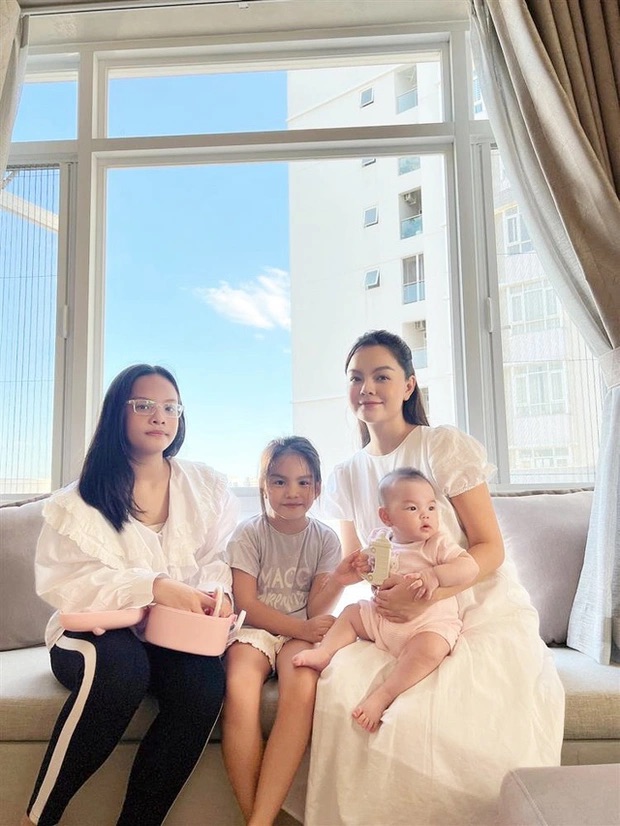 Phạm Quỳnh Anh và 3 con gái. Ảnh: Facebook nhân vật