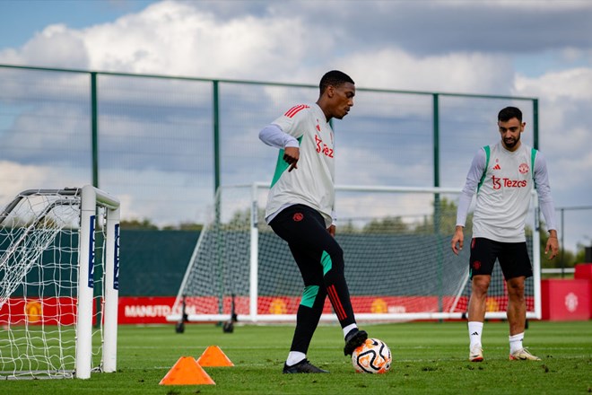 Anthony Martial trong một buổi tập tại Carrington. Ảnh: Manchester United