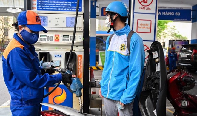 Giá xăng dầu dự báo giảm mạnh vào kỳ điều chỉnh tới. Ảnh: Nguyễn Phú 