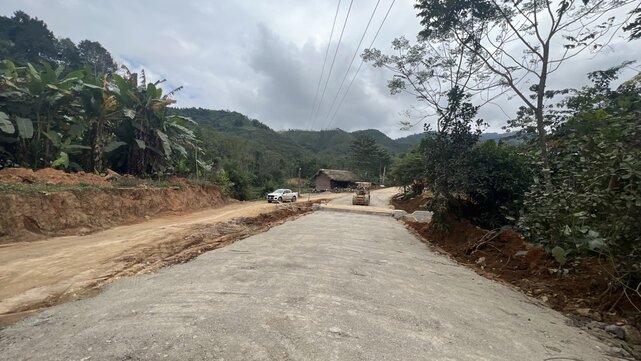 Nhiều vị trí tuyến đường đã được thi công sửa chữa. Ảnh: Minh Nguyễn.