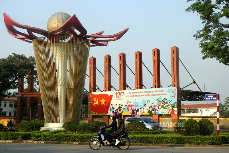 Mới đây, Phó Thủ tướng Trần Hồng Hà phê duyệt quy hoạch tỉnh Phú Thọ thời kỳ 2021-2030, tầm nhìn đến năm 2050. Theo đó, đến năm 2030, TX Phú Thọ sẽ là đô thị loại II, là thành phố trực thuộc tỉnh.