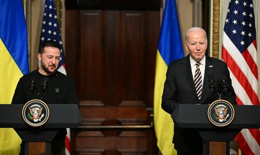 Tổng thống Mỹ Joe Biden và Tổng thống Ukraina Zelensky họp báo chung ngày 12.12.2023 tại Washington D.C. Ảnh: AFP