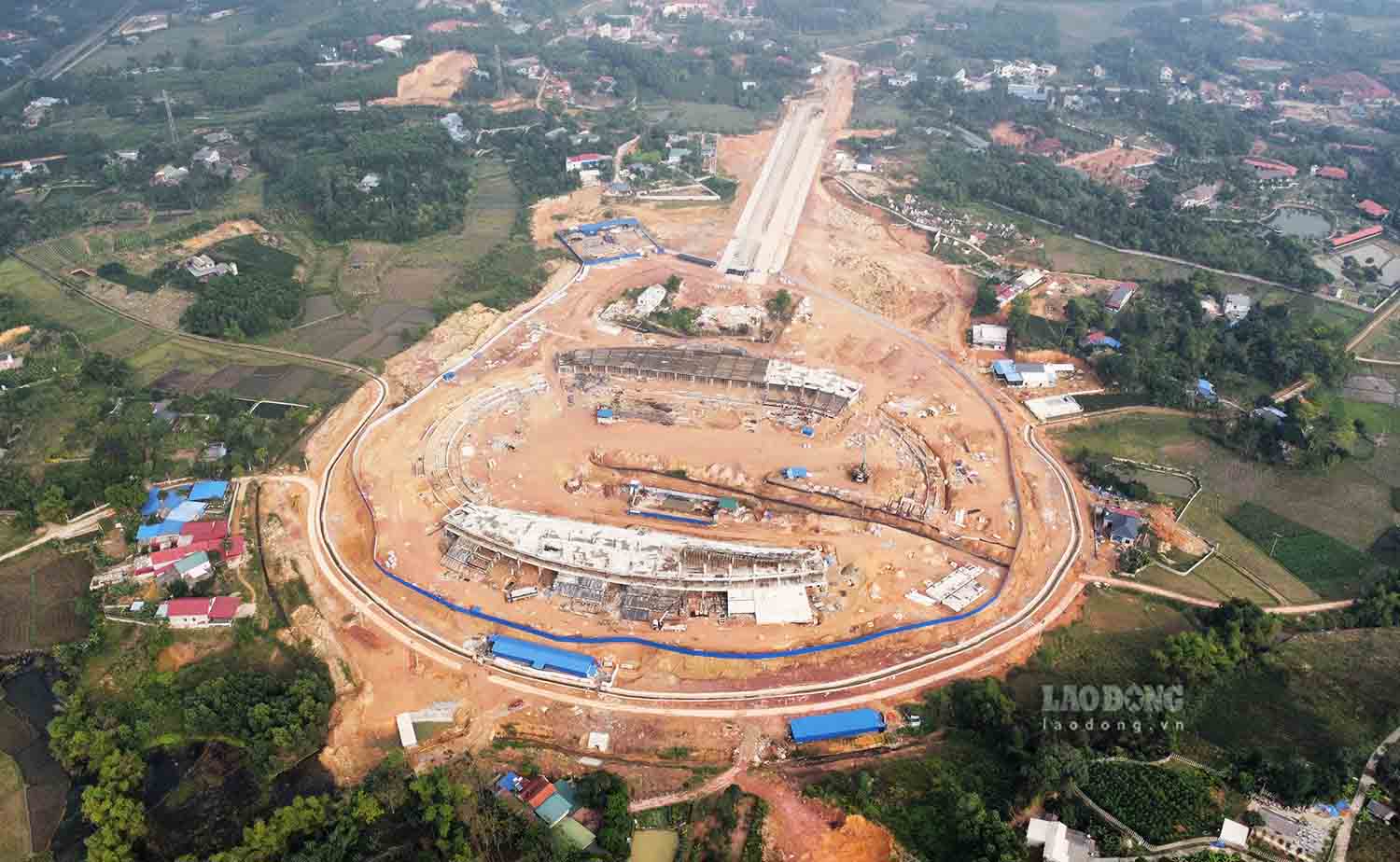 Dự án sân vận động tỉnh Thái Nguyên được xây dựng tại xã Phúc Trìu (TP Thái Nguyên) trên diện tích gần 14 ha do Ban Quản lý Dự án đầu tư xây dựng các công trình dân dụng và công nghiệp Thái Nguyên làm chủ đầu tư.