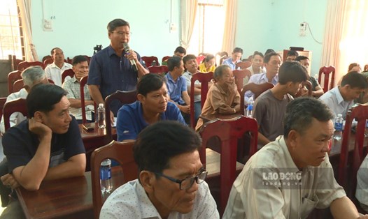 Cử tri huyện biên giới Giang Thành đóng góp ý kiến. Ảnh: Xuân Nhi