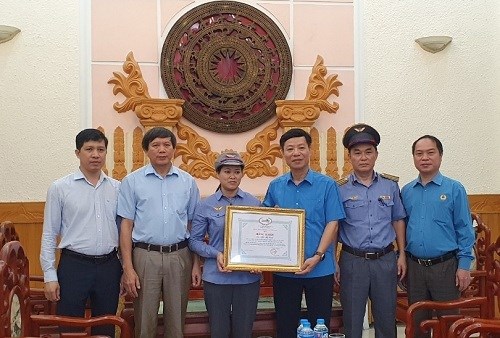Công đoàn Đường sắt Việt Nam khen thưởng tập thể tổ tàu SE2