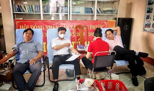 Nhiều người không ngại đường xa hàng chục km để đến với buổi hiến máu tình nguyện tại huyện Long Hồ, tỉnh Vĩnh Long. Ảnh: Hoàng Lộc
