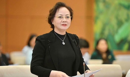 Bộ trưởng Bộ Nội vụ Phạm Thị Thanh Trà báo cáo tại phiên họp 28 của Ủy ban Thường vụ Quốc hội. Ảnh: Phạm Thắng