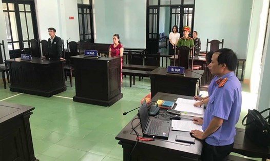 Bà Đồng Thị Hồng bị phạt 9 tháng tù về tội “Chống người thi hành công vụ”. Ảnh: PV