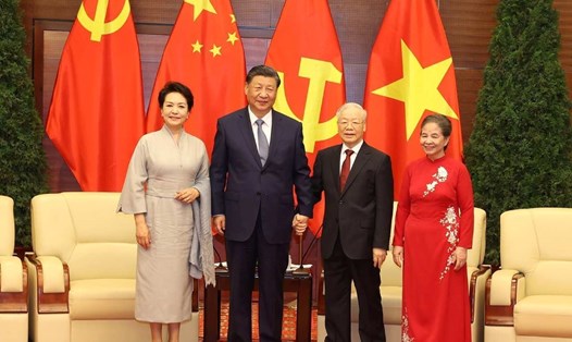 Tổng Bí thư Nguyễn Phú Trọng và Phu nhân chia tay Tổng Bí thư, Chủ tịch nước Trung Quốc Tập Cận Bình và Phu nhân. Ảnh: TTXVN