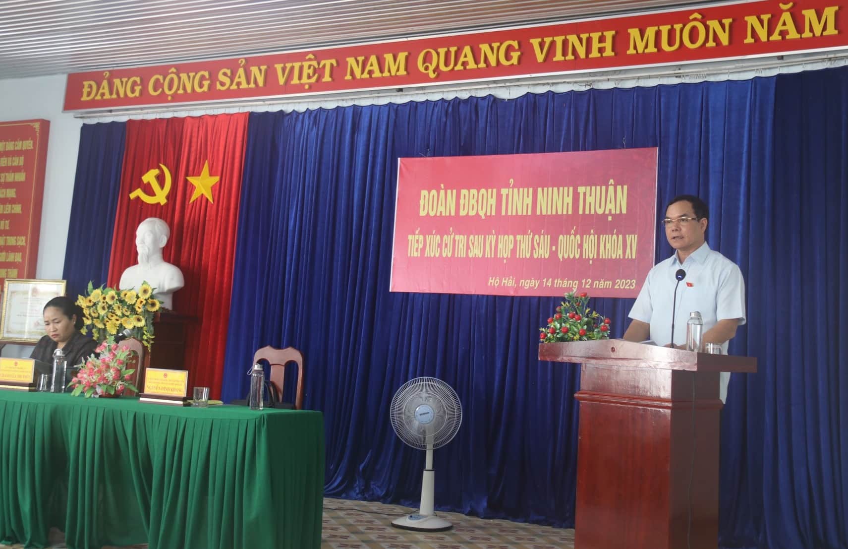 Ông Nguyễn Đình Khang đã báo cáo tóm tắt kết quả kỳ họp thứ 6, Quốc hội khóa XV. Ảnh: Hữu Long