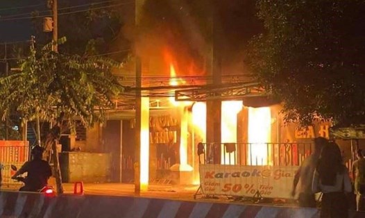 Hiện trường vụ cháy quán karaoke ở thành phố Thuận An, Bình Dương. Ảnh: Bạn đọc cung cấp