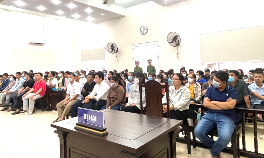 Tòa án nhân dân tỉnh Bình Dương kê biên nhiều tài sản thi hành án vụ lập 7 dự án ma lừa 500 người. Ảnh: Đình Trọng