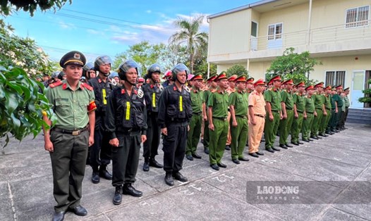 Lực lượng Công an TP Phú Quốc ra quân cao điểm trấn áp tội phạm. Ảnh: Xuân Nhi