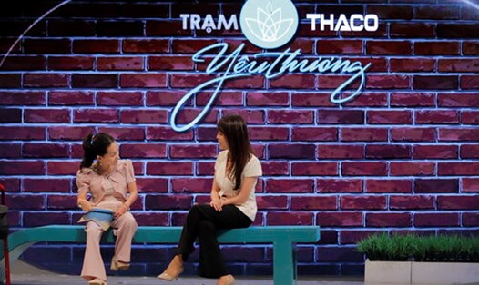 Nhà văn Trần Trà My tham gia chương trình "Trạm yêu thương". Ảnh: VTV 