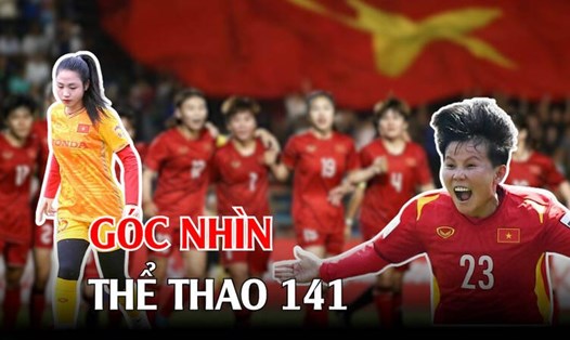 Tiền vệ Nguyễn Thị Bích Thuỳ và hậu vệ Trần Thị Duyên. 