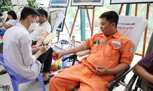 Hơn 2.300 cán bộ công nhân viên của EVNCPC tham gia hiến máu. Ảnh: Ngọc Thạch
