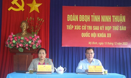 Đoàn đại biểu Quốc hội tỉnh Ninh Thuận tiếp xúc cử tri phường Mỹ Bình sau Kỳ họp thứ 6 Quốc hội khóa XV. Ảnh: Thanh Thúy