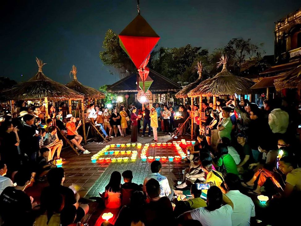 Bài chòi Hội An - Loại hình nghệ thuật dân gian lâu đời ở phố cổ. Ảnh: Hoàng Bin