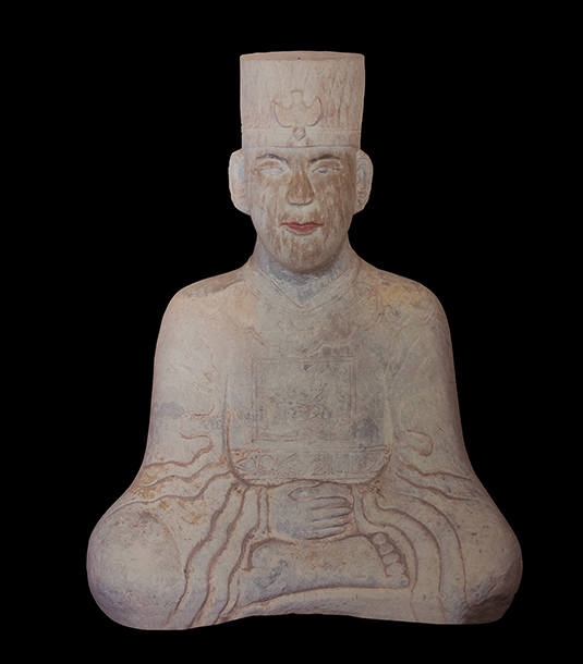 Pho tượng bảo vật, tương truyền là của vua Mạc Thái Tổ. Ảnh: Bảo tàng Hải Phòng