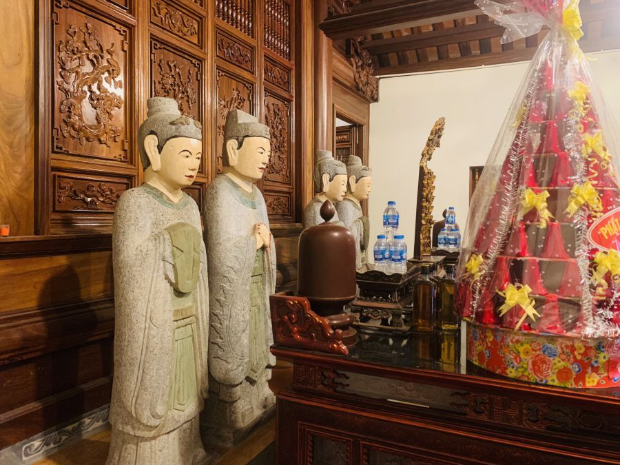 Những pho tượng hiếm có trong nghệ thuật điêu khắc thời Mạc. Ảnh: Nguyễn Văn Thành