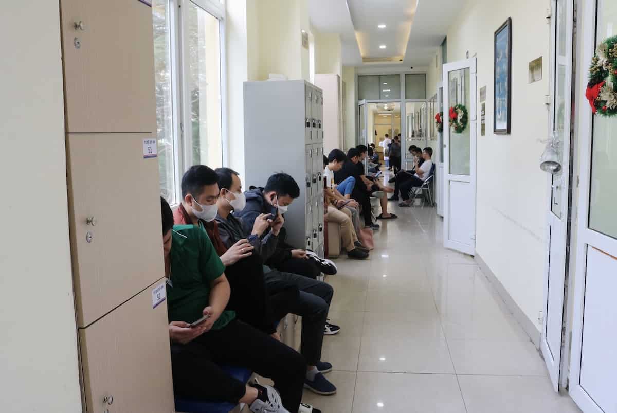 Gần đây, tại Việt Nam ghi nhận xu hướng tăng các trường hợp phụ nữ đi đông lạnh trứng, như một bảo hiểm sức khỏe sinh sản. Tại Trung tâm Hỗ trợ sinh sản và Công nghệ mô ghép – Bệnh viện Đại học Y Hà Nội, số lượng người có nhu cầu đến tăng rõ rệt. Riêng năm 2023, ghi nhận hơn 300 trường hợp. 