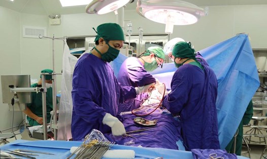 Bệnh viện Đa khoa tỉnh Quảng Ninh phẫu thuật mổ tim hở cho bệnh nhân. Ảnh: Hà Trang 