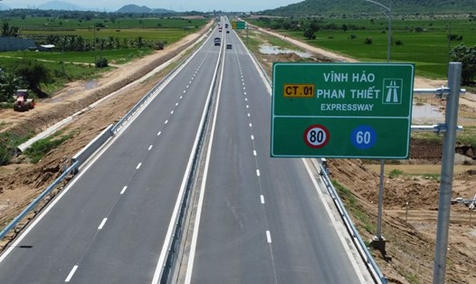 Cao tốc Vĩnh Hảo - Phan Thiết dài 101 km. Ảnh: Duy Tuấn