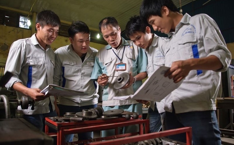 Nên học đại học hay học nghề ? Nên học đại học hay học nghề ?