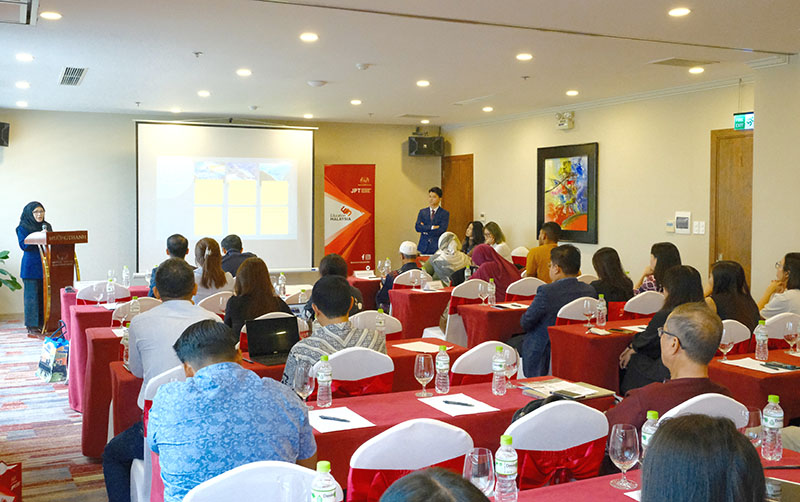 Cục Xúc tiến Du lịch Malaysia giới thiệu Hội thảo Du lịch, giáo dục và homestay. Ảnh: Doanh nghiệp cung cấp