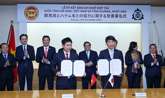 Thủ tướng Chính phủ Phạm Minh Chính chứng kiến lễ ký văn kiện hợp tác giữa tỉnh Gunma và tỉnh Hà Nam. Ảnh: VGP