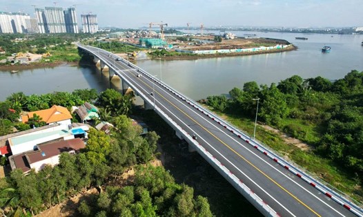 Cầu Long Đại sẽ thông xe sáng ngày 16.12.  Ảnh: Minh Quân