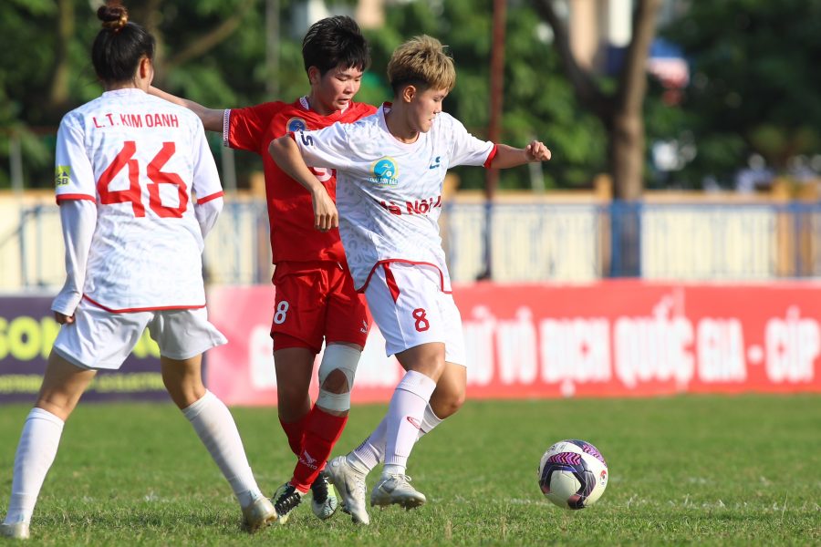 TPHCM I (đỏ) thắng 4-0 trước Hà Nội II. Ảnh: VFF
