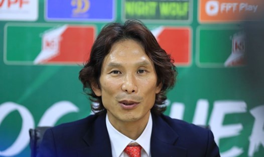 Huấn luyện viên Gong Oh-kyun của đội Công an Hà Nội. Ảnh: Minh Dân