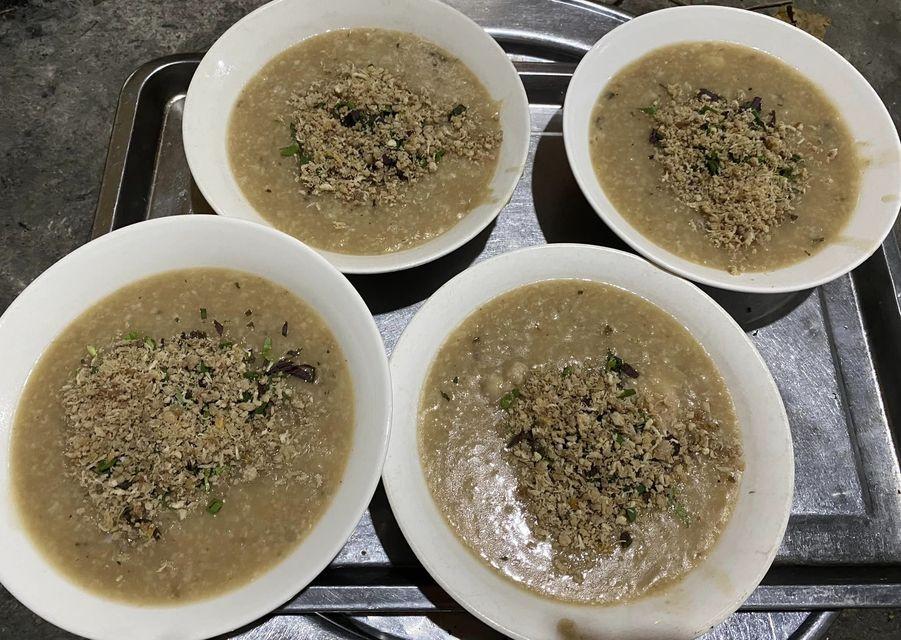 Many people joke that if they haven't eaten Au Tau porridge, it means they haven't been to Ha Giang.  Photo: Ha Giang Electronic Information Page