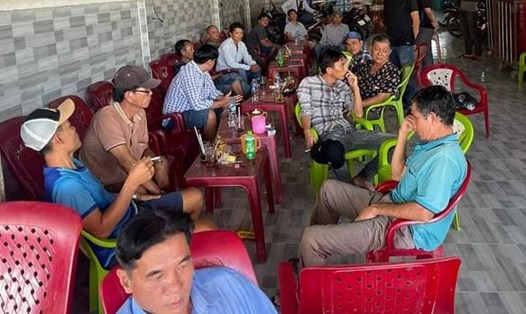Một tụ điểm đánh bạc qua mạng tại quán cà phê đã bị lực lượng Công an huyện Trà Ôn, tỉnh Vĩnh Long bắt quả tang. Ảnh: Công an cung cấp.  