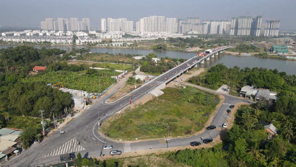  Sáng 16.12, TP Thủ Đức đã chính thức thông xe cầu Long Đại sau nhiều năm thi công.