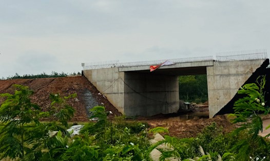 Các hạng mục trong dự án cao tốc Bắc - Nam qua Quảng Bình đang gấp rút được triển khai. Ảnh: Lê Phi Long