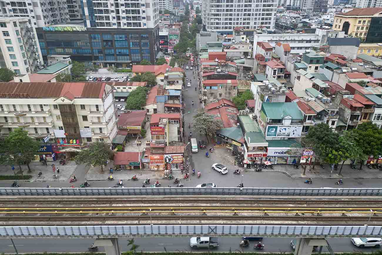 Dự án cải tạo, mở rộng đường Nguyễn Tuân được UBND quận Thanh Xuân phê duyệt vào ngày 31.8.2018. Đến năm 2020, UBND quận Thanh Xuân tiếp tục phê duyệt thiết kế bản vẽ thi công dự án tại quyết định số 1928/QĐ-UBND.