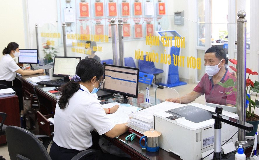 Sớm hoàn thiện việc xây dựng vị trí việc làm của cán bộ, công chức... để chuẩn bị cải cách tiền lương. Ảnh: Phạm Đông