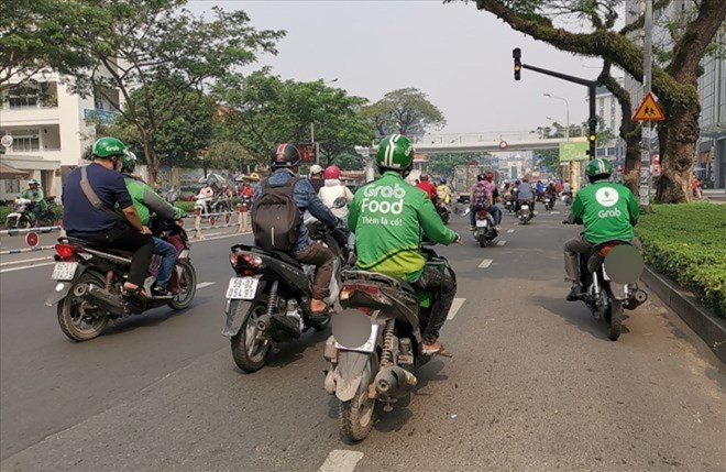 Taxi, xe ôm công nghệ dùng biển trắng đối diện rủi ro pháp lý