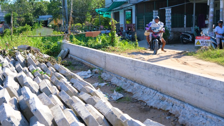 Theo báo cáo của Chi cục Thủy lợi, dự án kè rạch Cái Sơn có tổng chiều dài trên 2,8km, từ cầu Cái Sơn 1 (đường tỉnh 923, phường An Bình) đến cầu Sáu Bé (phường Long Tuyền, quận Bình Thủy).