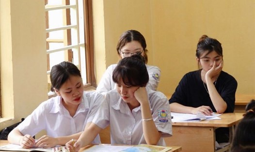 Kỳ thi Tuyển sinh lớp 10 THPT công lập tại Hà Nội được ví nóng hơn cả thi tuyển vào đại học. Ảnh: Trang Hà