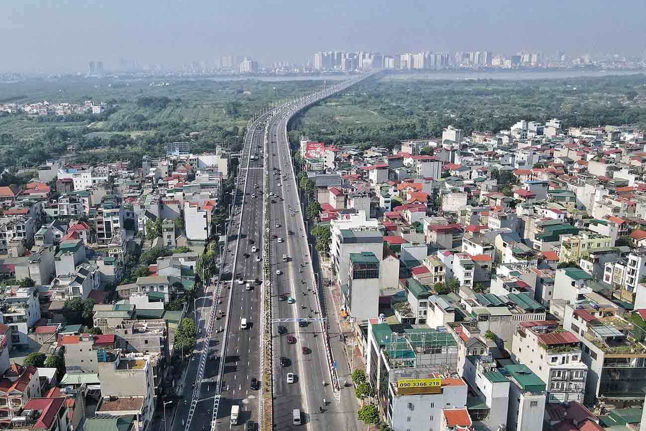 Cuối tháng 8, TP Hà Nội tổ chức khánh thành cầu Vĩnh Tuy giai đoạn hai dài 3,5 km, rộng 19,25 m với tổng mức đầu tư hơn 2.500 tỉ đồng, sau 2,5 năm thi công.