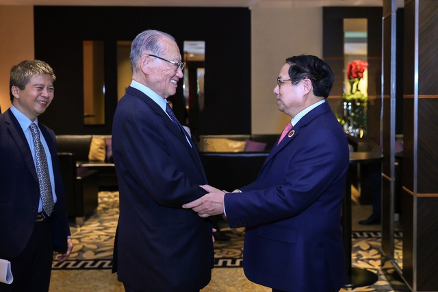Thủ tướng Chính phủ Phạm Minh Chính và Chủ tịch Hội đồng thúc đẩy Ngoại giao Nhân dân Nhật Bản (FEC) Matsuzawa Ken. Ảnh: VGP