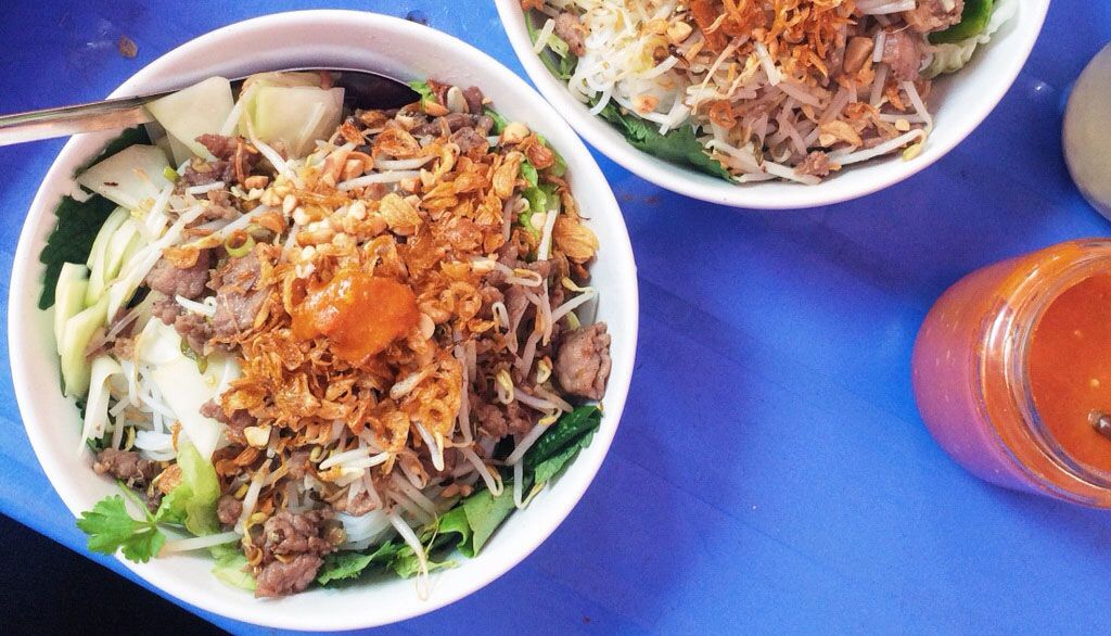 Bún trộn ở Bắc Ninh sẽ có cả topping là gan cháy độc lạ. Ảnh: Foody 