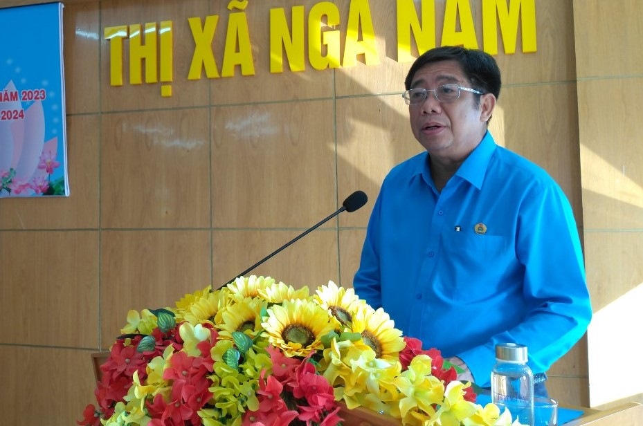 Chủ tịch LĐLĐ tỉnh Sóc Trăng Nguyễn Thanh Sơn phát biểu tại hội nghị. Ảnh: LĐLĐ tỉnh Sóc Trăng