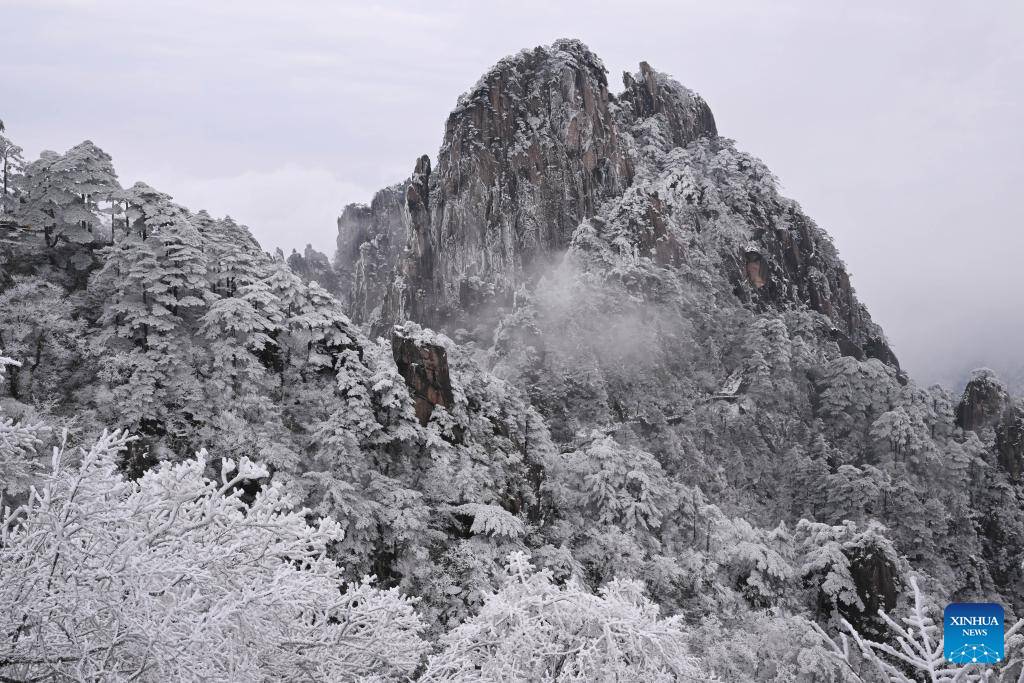 Tuyết phủ trắng xóa tại khu danh lam thắng cảnh Núi Hoàng Sơn ở thành phố Hoàng Sơn, tỉnh An Huy phía đông Trung Quốc. Ảnh: Xinhua